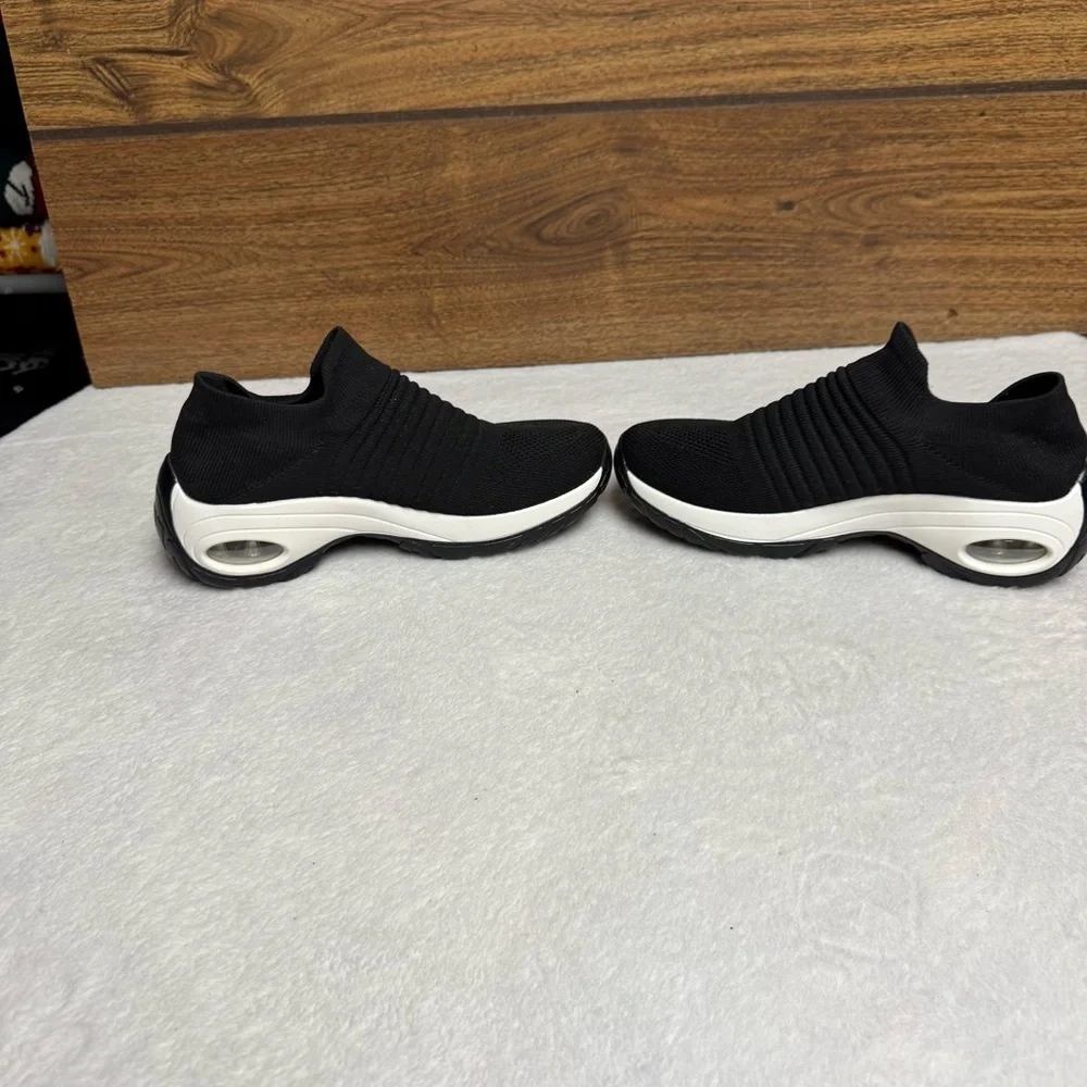 Cushionaire comfort foam 7.5 Black and White Slip-On Sneakers with Chunky Sole